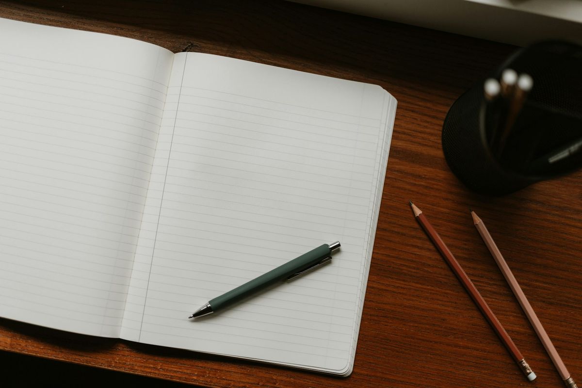 Caderno pronto pra próxima aula, sem enrolação.